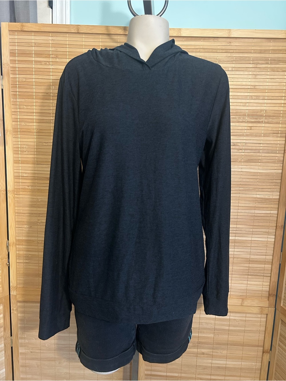 Beyond Yoga charcoal black lightweight soft long sleeve hoodie top woman’s L